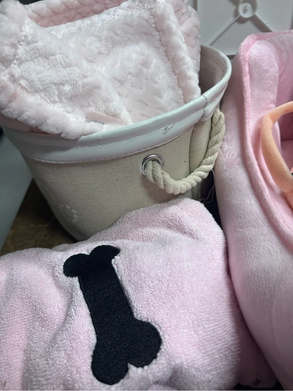 Lot of Puppy accessories in pink: puppy bed, toys, blanket for small dogs